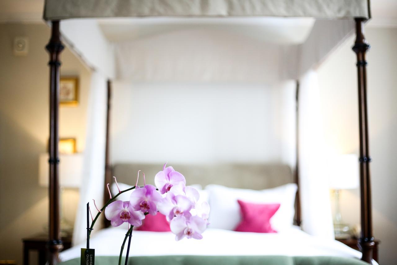 Ockenden Manor Hotel & Spa Cuckfield Bagian luar foto